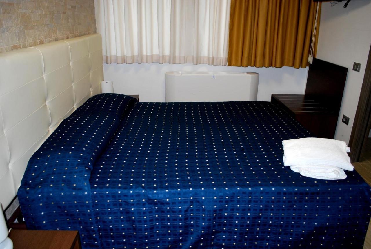 Piazza Dante Hotel Taranto Eksteriør billede