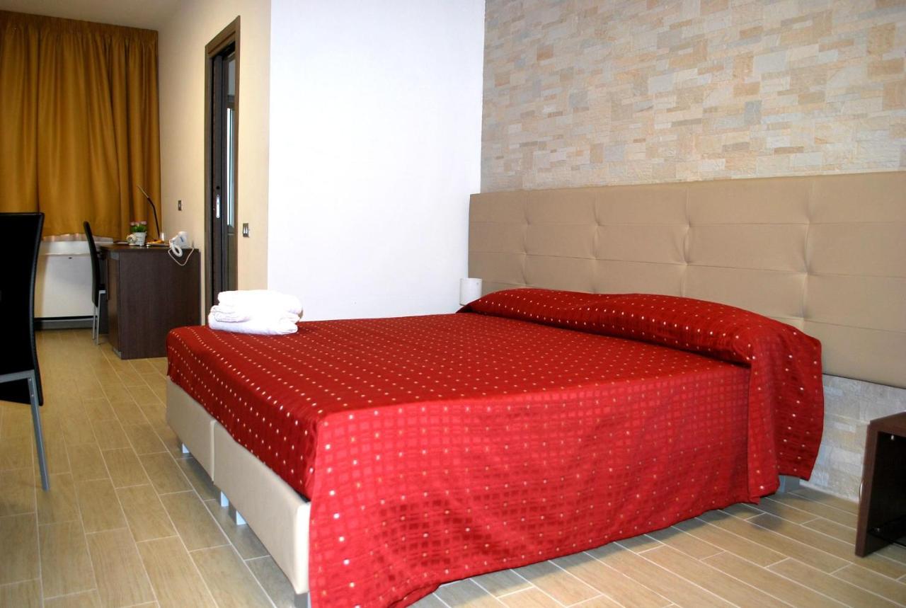 Piazza Dante Hotel Taranto Eksteriør billede