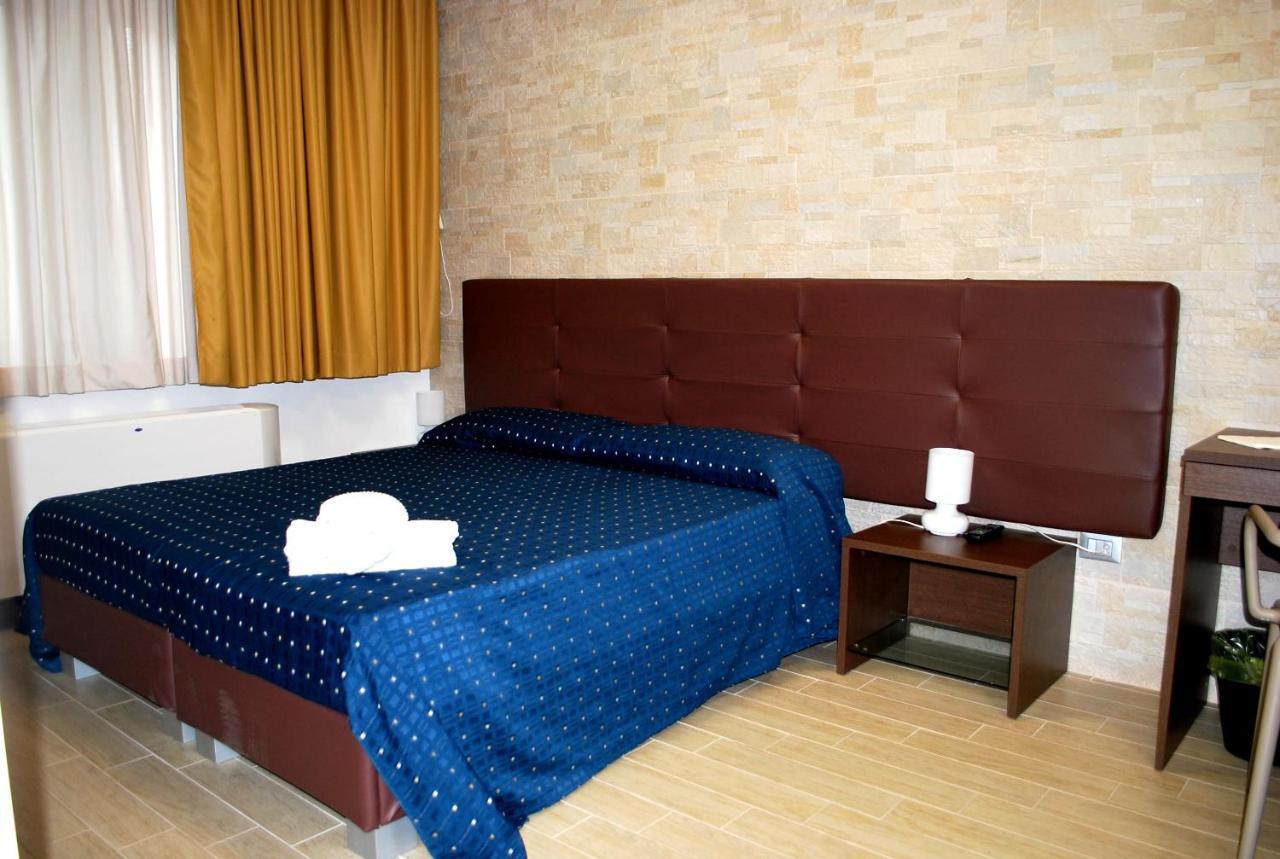 Piazza Dante Hotel Taranto Eksteriør billede