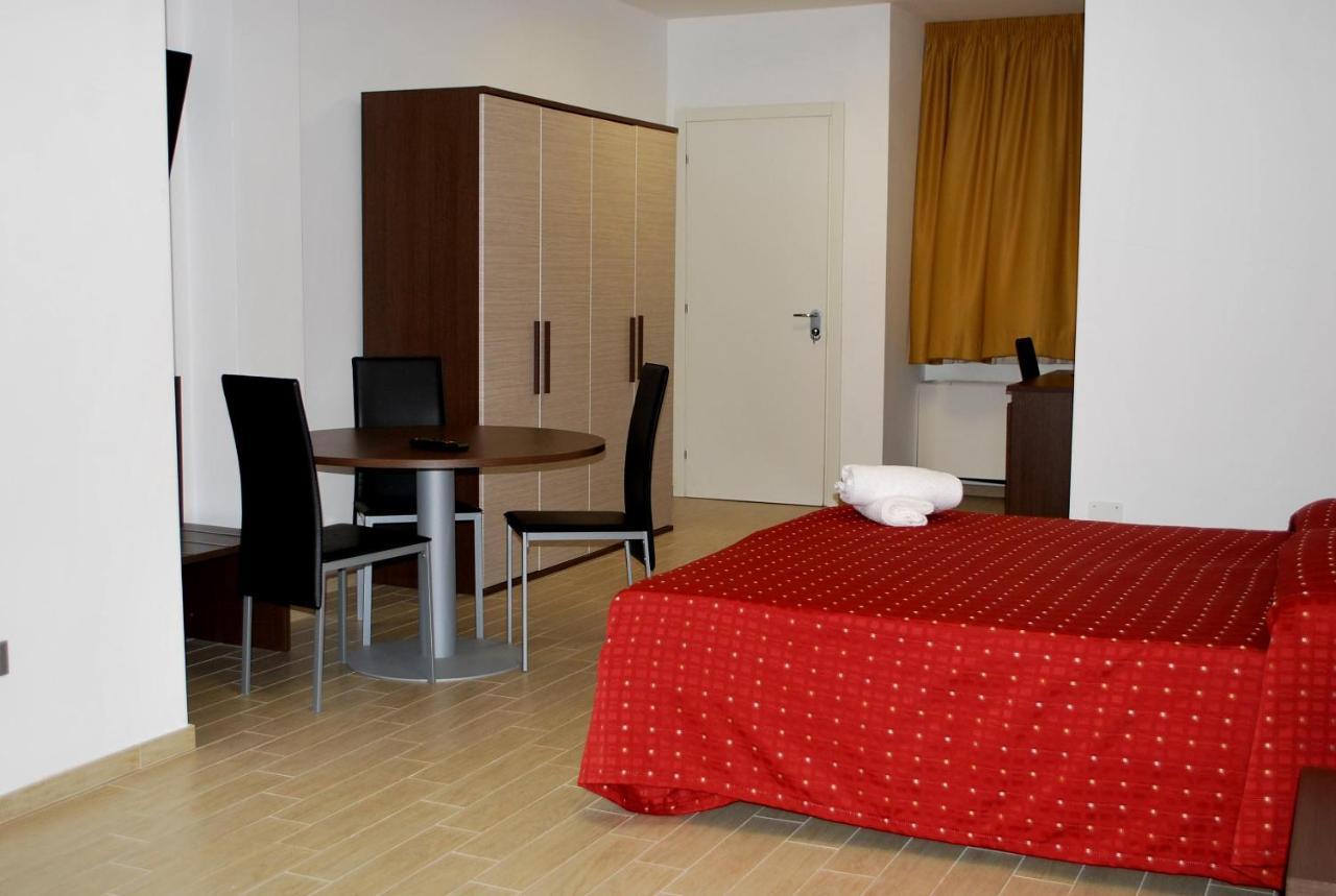 Piazza Dante Hotel Taranto Eksteriør billede