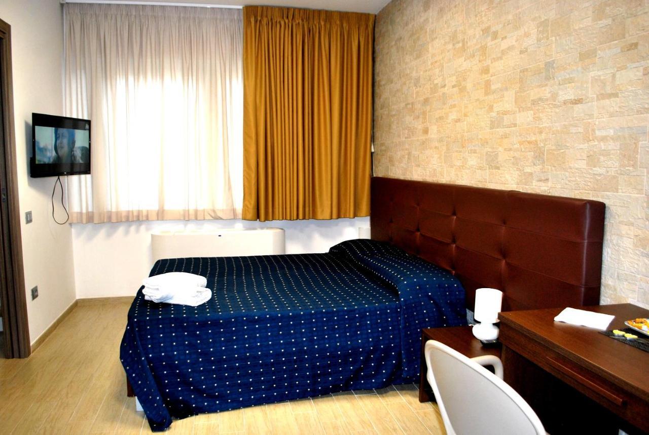 Piazza Dante Hotel Taranto Eksteriør billede